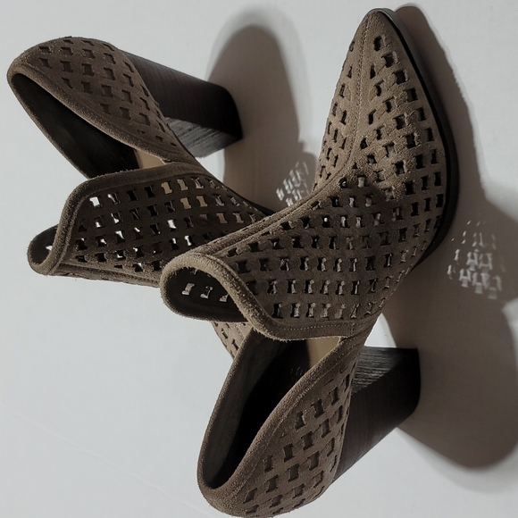 VINCE CAMUTO Brown Suede Ankle Boots Womens High Heel Booties Size 8M - Picture 3 of 16